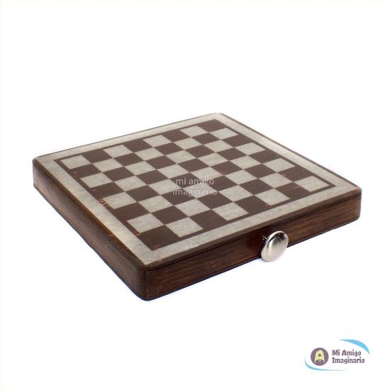 Imagen de Ajedrez Artesanal Medieval De Metal Con Estuche Tablero 30 Z