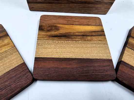 Imagen de Juego de 6 posavasos de maderas Tropicales