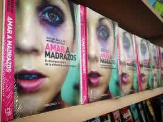 Imagen de Amar a madrazos - Libro - Ale y Moises del Castillo