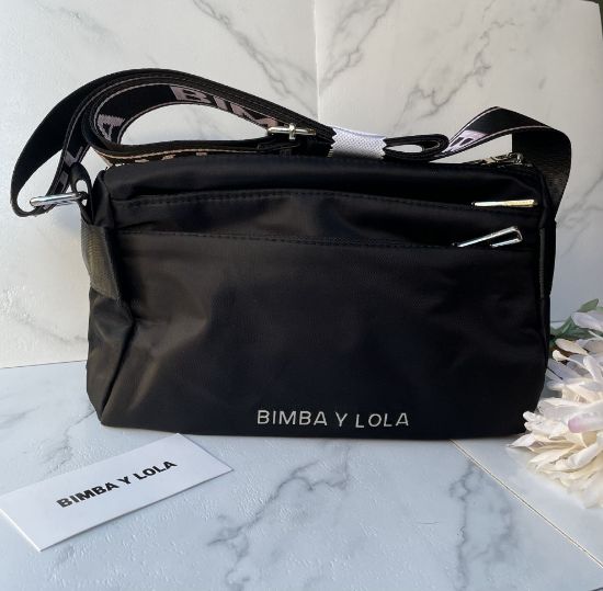 Imagen de Bolsa de dama color negra marca Bimba y Lola