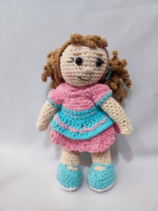 Imagen de Muñeca amigurumi tejida a crochet 
