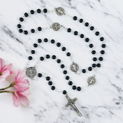 Imagen de Rosario San Benito Bola De Vidrio 6mm, En Baño De Plata 1 Pieza.