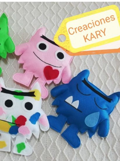 Imagen de Set de 7 monstruos de las emociones en fieltro  gigantes de 23cm cada muñeco