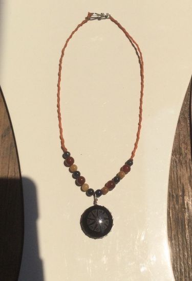 Imagen de Collar colgante de obsidiana Hikuri con ágata y cuentas de jade amarillo - Joyería de transformación espiritual