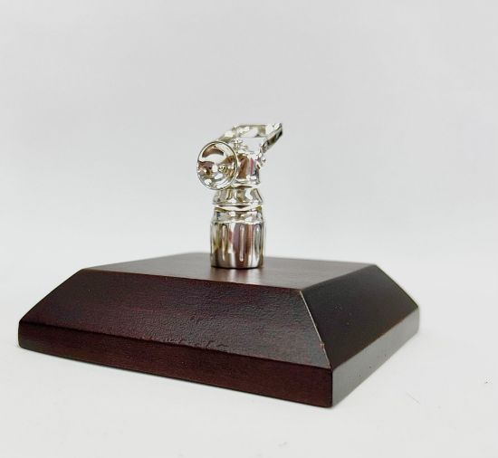 Imagen de Escultura lampara de minero / Técnica modelado en cera.