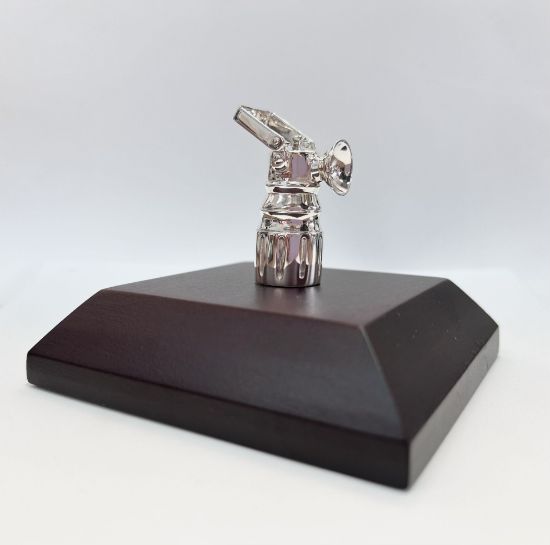 Imagen de Escultura lampara de minero / Técnica modelado en cera.