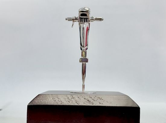 Imagen de Escultura taladro minero / Técnica modelado en cera.