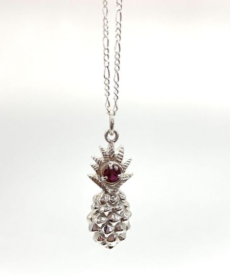 Imagen de Dije piña con Cadena incluida.