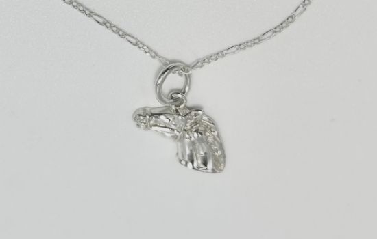 Imagen de Dije caballo con cadena.