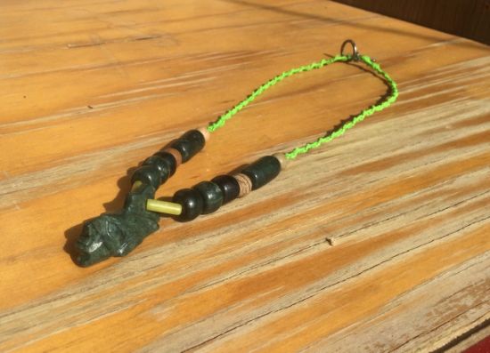 Imagen de Colgante Maya con figura tallada en serpentina y perlas de jade Guatemalteco, collar prehispánico 