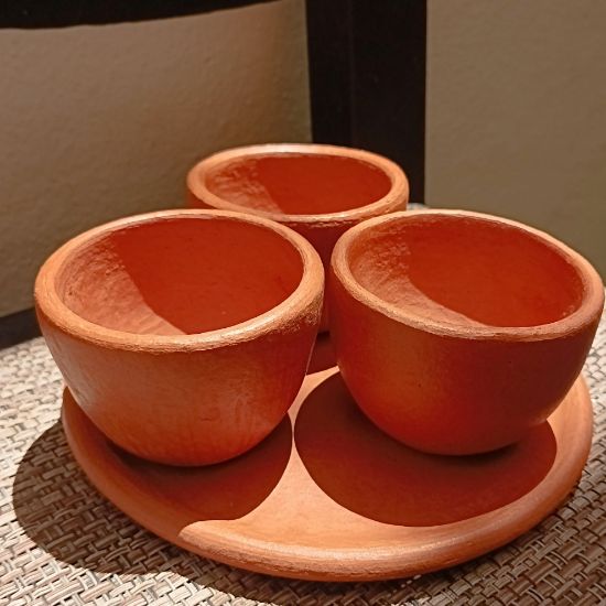 Imagen de Set de 3 vasos y 1 plato mezcaleros de barro bruñido Colima