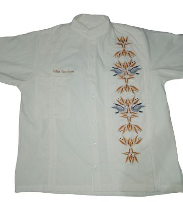 Imagen de Guayabera con bordado Rangeliano talla que requieras