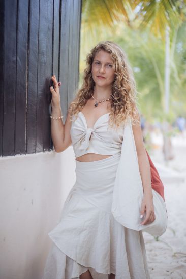 Imagen de Conjunto de falda Balam y crop top sak bej