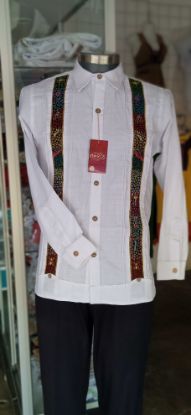 Imagen de Guayabera  con bordado a mano