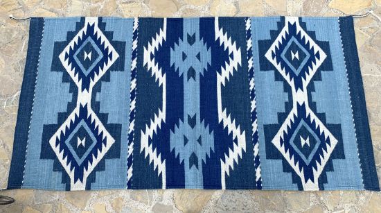 Imagen de Tapete de lana Azul Indigo tenido natural  tejido a mano con colores vegetales  80x154cm