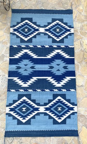 Imagen de Tapete de lana Azul Indigo tenido natural  tejido a mano con colores vegetales  80x154cm