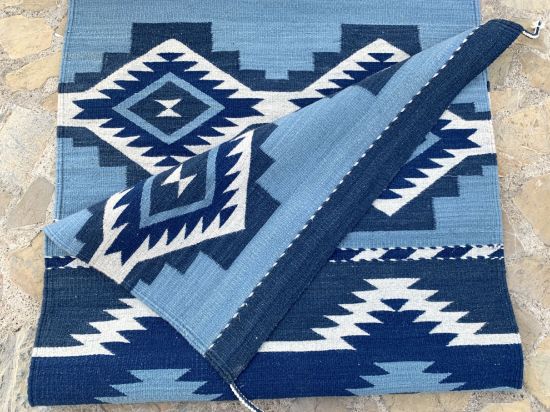 Imagen de Tapete de lana Azul Indigo tenido natural  tejido a mano con colores vegetales  80x154cm