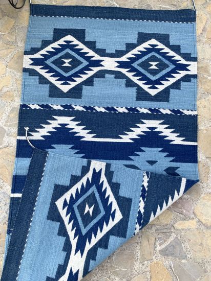 Imagen de Tapete de lana Azul Indigo tenido natural  tejido a mano con colores vegetales  80x154cm