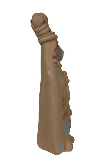 Imagen de Figurilla mujer con tocado y pectoral