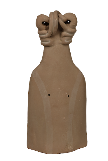 Imagen de Figurilla mujer con tocado y pectoral