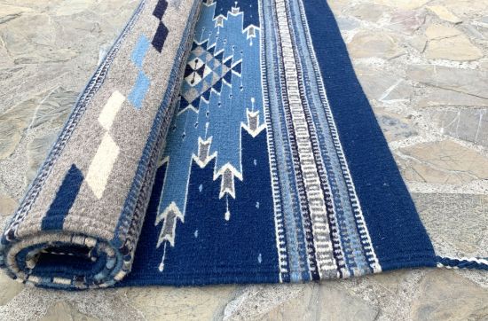 Imagen de Tapete de lana Azul Indigo tenido natural  tejido a mano con colores vegetales  80x150cm