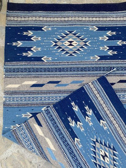 Imagen de Tapete de lana Azul Indigo tenido natural  tejido a mano con colores vegetales  80x150cm