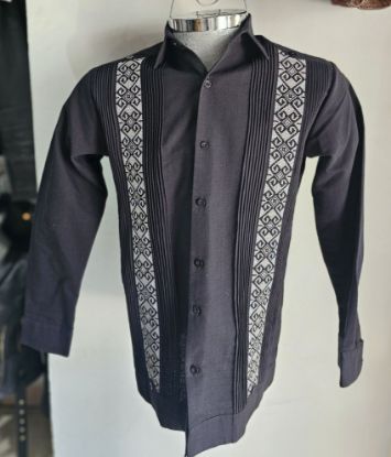 Imagen de Guayabera de Lino Color Negra Manga Larga