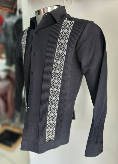 Imagen de Guayabera de Lino Color Negra Manga Larga