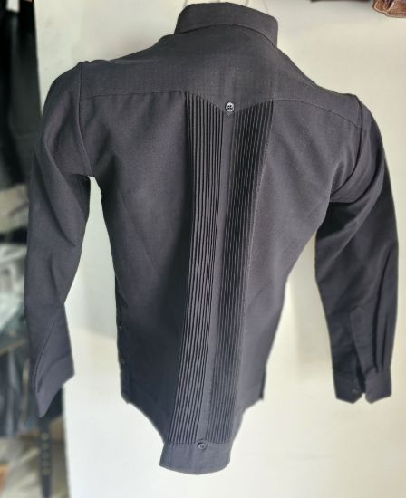 Imagen de Guayabera de Lino Color Negra Manga Larga