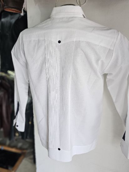 Imagen de Guayabera de Lino Color Modelo Embajador Manga Larga