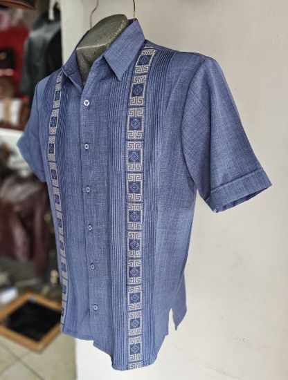Imagen de Guayabera Azul de Lino con Manga Corta Modelo Tikal