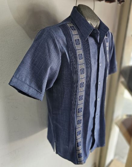 Imagen de Guayabera Azul de Lino con Manga Corta Modelo Tikal