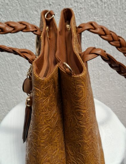 Imagen de Bolsa Color Miel de Piel para Mujer