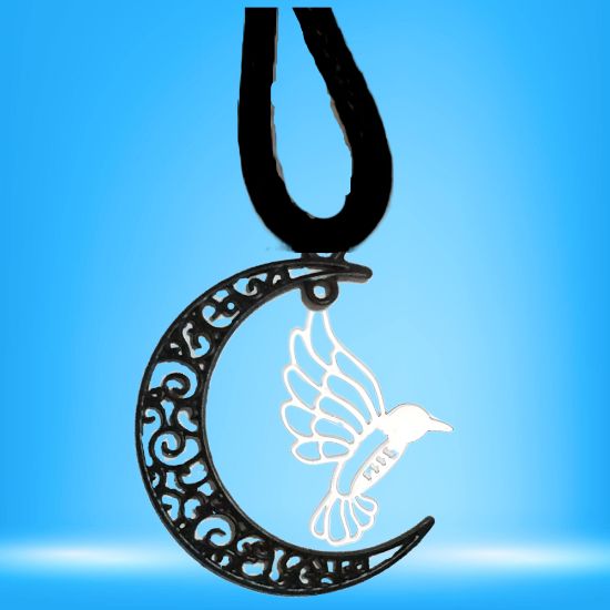 Imagen de Hermoso Colibri Silueta Grande Alta Durabilidad en Luna Creciente Negra 41x31mm en Aretes, Collar o Juego (Aretes+Collar)+9 Combinaciones y Modelos para Escoger x1col