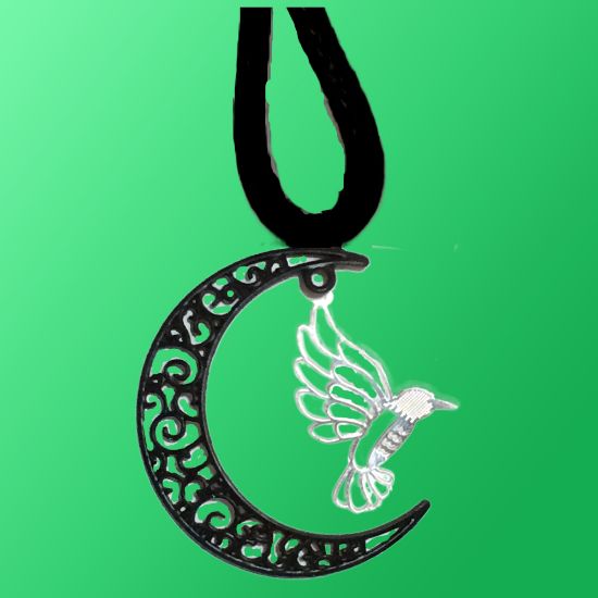 Imagen de Hermoso Colibri Silueta Grande Alta Durabilidad en Luna Creciente Negra 41x31mm en Aretes, Collar o Juego (Aretes+Collar)+9 Combinaciones y Modelos para Escoger x1col