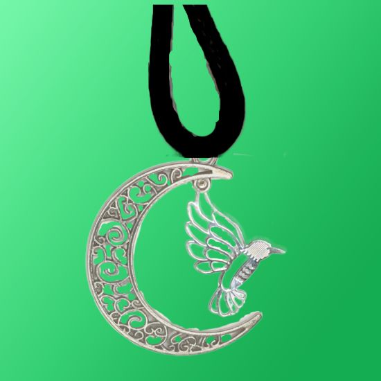 Imagen de Hermoso Colibri Silueta Grande Alta Durabilidad en Luna Creciente Negra 41x31mm en Aretes, Collar o Juego (Aretes+Collar)+9 Combinaciones y Modelos para Escoger x1col