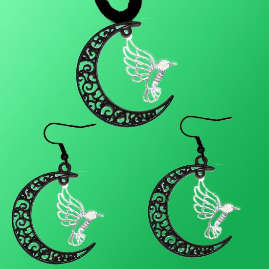 Imagen de Hermoso Colibri Silueta Grande Alta Durabilidad en Luna Creciente Negra 41x31mm en Aretes, Collar o Juego (Aretes+Collar)+9 Combinaciones y Modelos para Escoger x1col