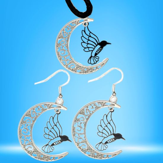 Imagen de Hermoso Colibri Silueta Grande Alta Durabilidad en Luna Creciente Negra 41x31mm en Aretes, Collar o Juego (Aretes+Collar)+9 Combinaciones y Modelos para Escoger x1col