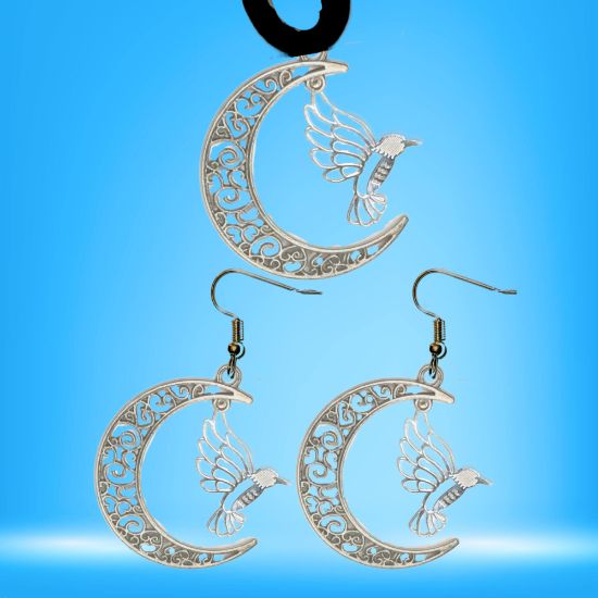 Imagen de Hermoso Colibri Silueta Grande Alta Durabilidad en Luna Creciente Negra 41x31mm en Aretes, Collar o Juego (Aretes+Collar)+9 Combinaciones y Modelos para Escoger x1col