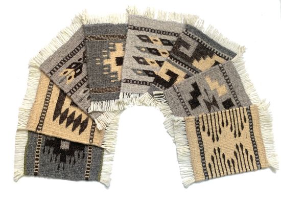 Imagen de 8  piezas de Posa Vasos de Lana  color neutral natural,  Tejido a Mano, 12x15 cm Mini Tapetes 