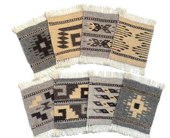 Imagen de 8  piezas de Posa Vasos de Lana  color neutral natural,  Tejido a Mano, 12x15 cm Mini Tapetes 