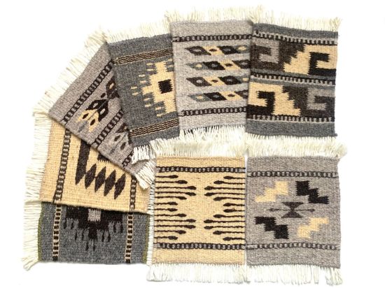 Imagen de 8  piezas de Posa Vasos de Lana  color neutral natural,  Tejido a Mano, 12x15 cm Mini Tapetes 