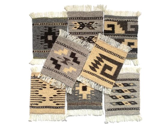 Imagen de 8  piezas de Posa Vasos de Lana  color neutral natural,  Tejido a Mano, 12x15 cm Mini Tapetes 