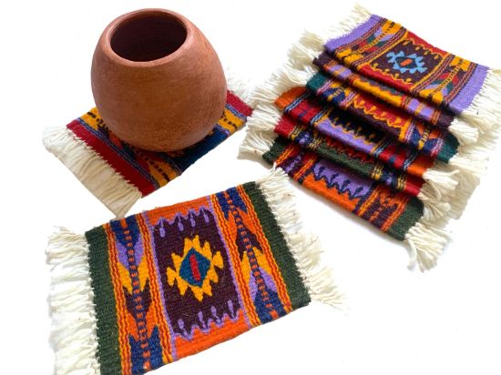 Imagen de Set de 8  piezas de Posa Vasos de Lana, Multi Color Tejido Zapoteco heccho a Mano, 12x15 cm Mini Tapetes