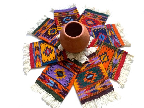 Imagen de Set de 8  piezas de Posa Vasos de Lana, Multi Color Tejido Zapoteco heccho a Mano, 12x15 cm Mini Tapetes