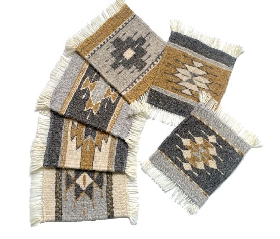 Imagen de 6  piezas de Posa Vasos de Lana  color neutral natural,  Tejido a Mano, 12x13 cm Mini Tapetes -copiar