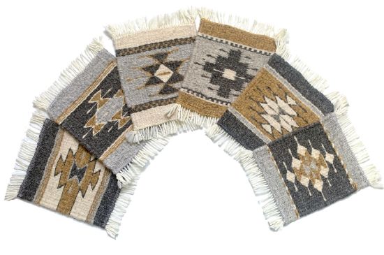 Imagen de 6  piezas de Posa Vasos de Lana  color neutral natural,  Tejido a Mano, 12x13 cm Mini Tapetes -copiar