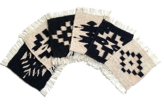 Imagen de 6  piezas de Posa Vasos de Lana  Blanco y Negro Tejido Zapoteco Hecho a Mano en telar, 12x13 cm Mini Tapetes