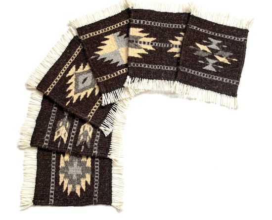 Imagen de 6  piezas de Posa Vasos de Lana , Multi Uso para proteger superficies de manchas y marcas. Color Negro y Crema Tejido Zapotec Geometric Hecho a Mano  12x14 cm