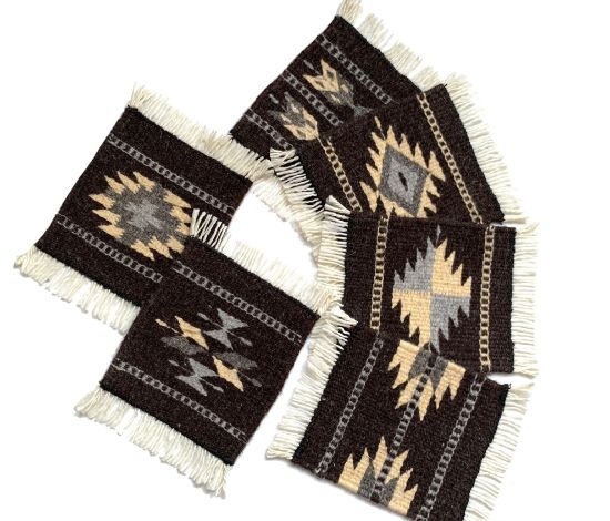 Imagen de 6  piezas de Posa Vasos de Lana , Multi Uso para proteger superficies de manchas y marcas. Color Negro y Crema Tejido Zapotec Geometric Hecho a Mano  12x14 cm